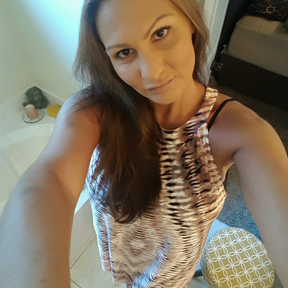 Meet your Posher, Lonette - Picture 2 of 3